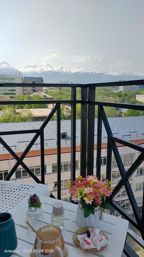 Студия В Центре Города, В «Золотом Квадрате» 阿拉木图 外观 照片
